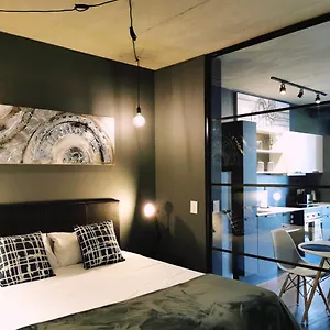 modern-apartment-with-balcony.hotels-capetown.com/